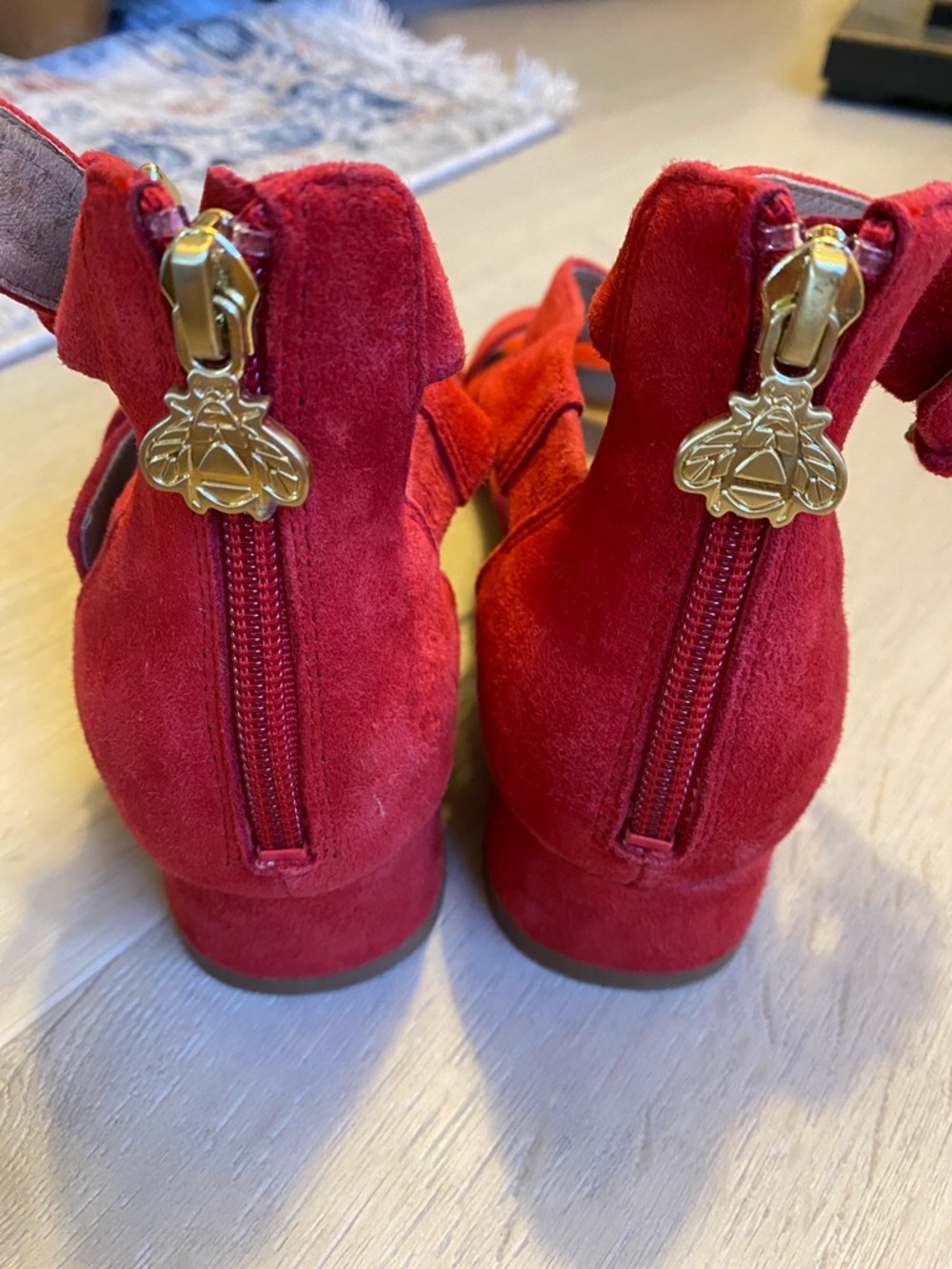 New! BETTYE MULLER Red Suede Strappy Gold Buckle Block Heel Sandals - Size 7.5 - Picture 3 of 6